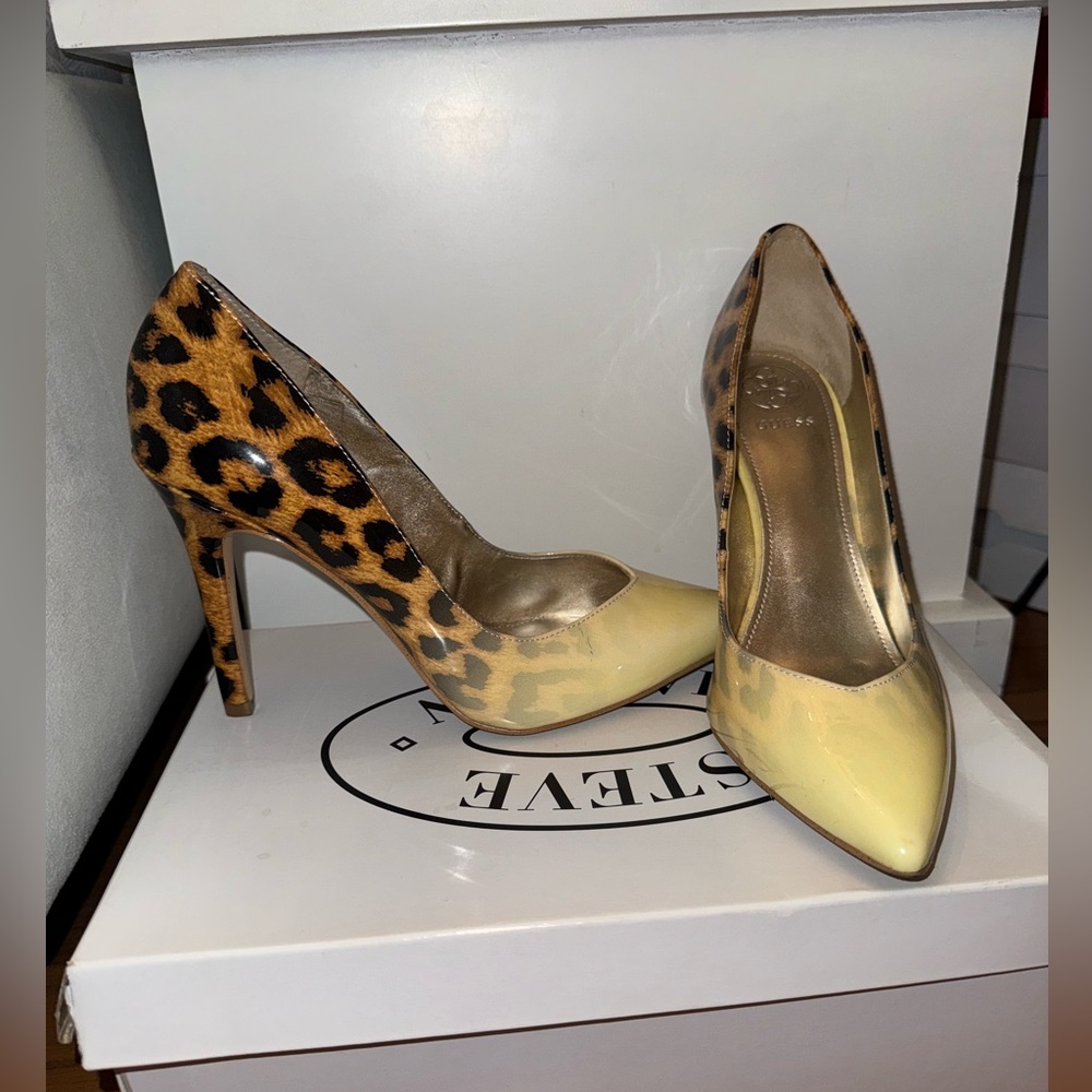 Pointed Toe Guess Heels - Picture 2 of 4
